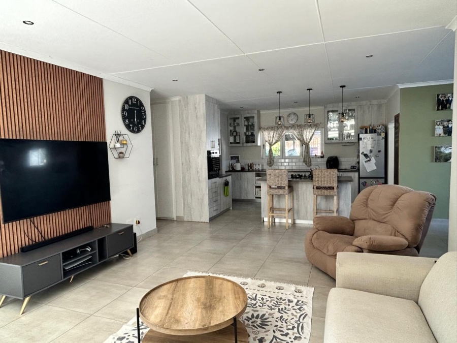 5 Bedroom Property for Sale in Sunrise On Sea Eastern Cape